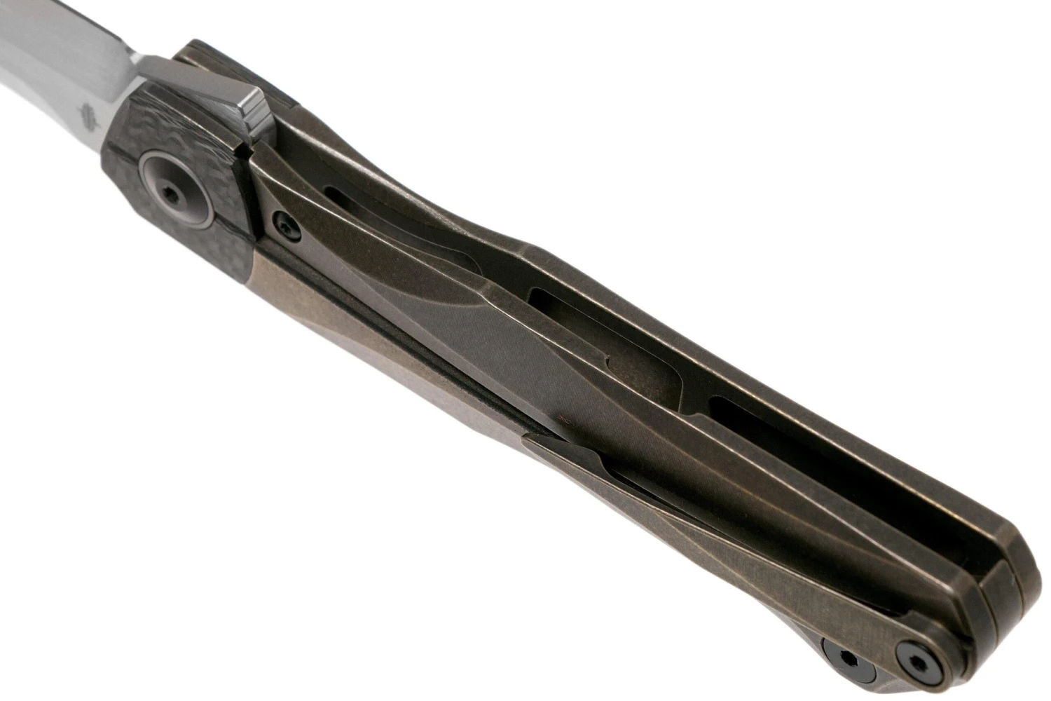 Bestech Thyra BT2106B Bronze Stonewashed Titanium, Carbonfiber Bolster, Satin Couteau De Poche, Kombou Design 7 Bestech Thyra BT2106B Bronze Stonewashed Titanium, Carbonfiber Bolster, Satin Couteau De Poche, Kombou Design – Image 5