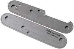 Daily Customs 91.2 35 Angle Pattern, Titanium P10008995 Plaquettes Pour Victorinox -Kai Soldes Boutique DSP10008995 02 daily customs
