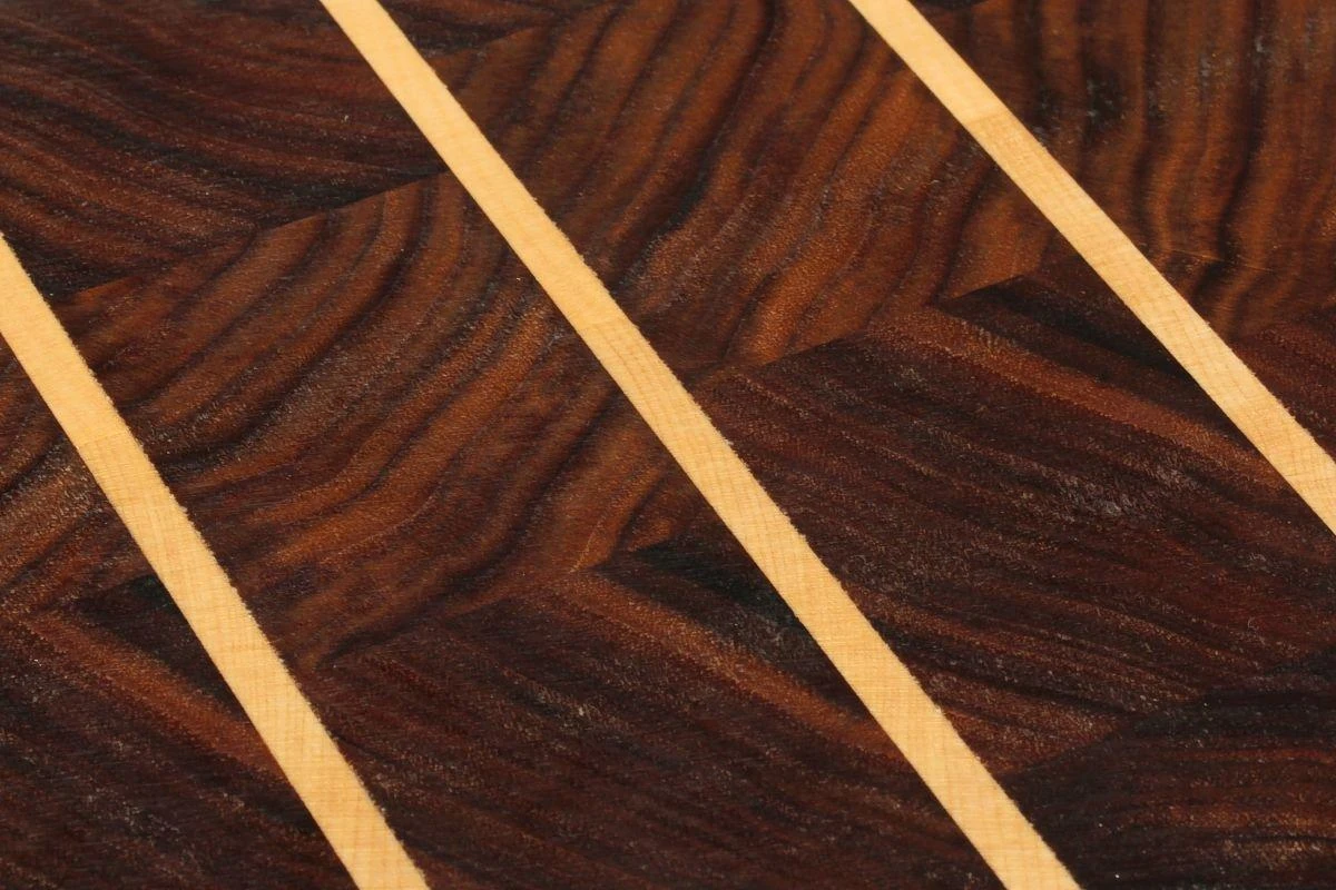 Eden Planche à Découper Faite à La Main, Noyer Américain Avec Rayures, 37x27 Cm 5 Eden Planche à Découper Faite à La Main, Noyer Américain Avec Rayures, 37x27 Cm – Image 3