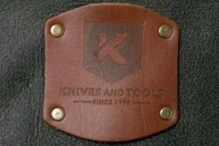 Knivesandtools Serviette à Couteaux En Cuir Utah Black 45x47 11 Knivesandtools Serviette à Couteaux En Cuir Utah Black 45x47 -Kai Soldes Boutique KNKB340141 5 05 knivesandtools