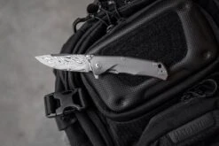 LionSteel TRE DT GY Titanium, Thor Damast 21 LionSteel TRE DT GY Titanium, Thor Damast -Kai Soldes Boutique LI TRE DT GY 10 lionsteel li tre dt gy 09 sfeerfoto