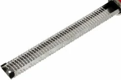 Râpe Microplane Premium Classic, Rouge -Kai Soldes Boutique MP46120 03 microplane premium classic rasp rood mp46120 d3