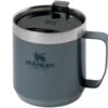 Stanley The Legendary Camp Mug 350 Ml, Bleu 2 Stanley The Legendary Camp Mug 350 Ml, Bleu -Kai Soldes Boutique PI10 09366 096 01 stanley