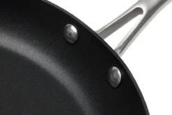 SCANPAN Pro IQ Poêle, 28cm 8 SCANPAN Pro IQ Poêle, 28cm -Kai Soldes Boutique PS68002800 03 scanpan pro iq ps68002800 03