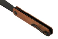 SENCUT Bronte SA08E Black Stonewashed, Cuibourtia Wood, Couteau De Poche 11 SENCUT Bronte SA08E Black Stonewashed, Cuibourtia Wood, Couteau De Poche -Kai Soldes Boutique SESA08E 04 sencut