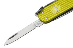 Victorinox Classic SD Alox Limited Edition 2023, 0.6221.L23 Electric Yellow, Couteau Suisse -Kai Soldes Boutique VT0 6221 L23 03 victorinox