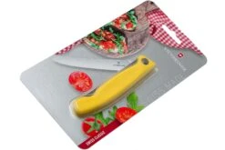 Victorinox SwissClassic Couteau à Légumes Pliant Dentelé Jaune, 6.7836.F8B 15 Victorinox SwissClassic Couteau à Légumes Pliant Dentelé Jaune, 6.7836.F8B -Kai Soldes Boutique VT6 7836 F8B 07 victorinox