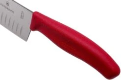 Victorinox SwissClassic 6.8521.17B Santoku Avec Alvéoles 17 Cm, Rouge -Kai Soldes Boutique VT6 8521 17B 05 victorinox