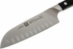 Zwilling 38408-141 Pro Santoku Avec Alvéoles 10 Zwilling 38408-141 Pro Santoku Avec Alvéoles -Kai Soldes Boutique ZW38408 141 02 zwilling pro zw38408 141 d2